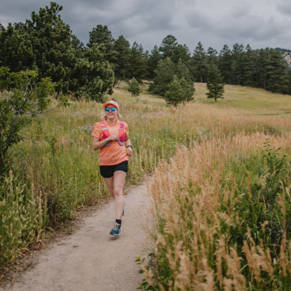 Woman running in vuori